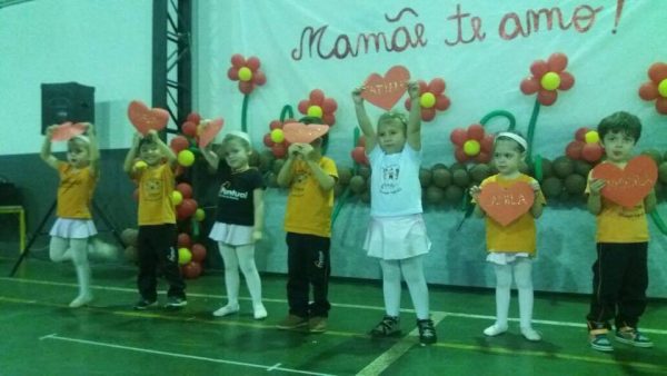 Apresentação Dia das Mães do Educação Infantil no Colégio Innovativo Londrina PR